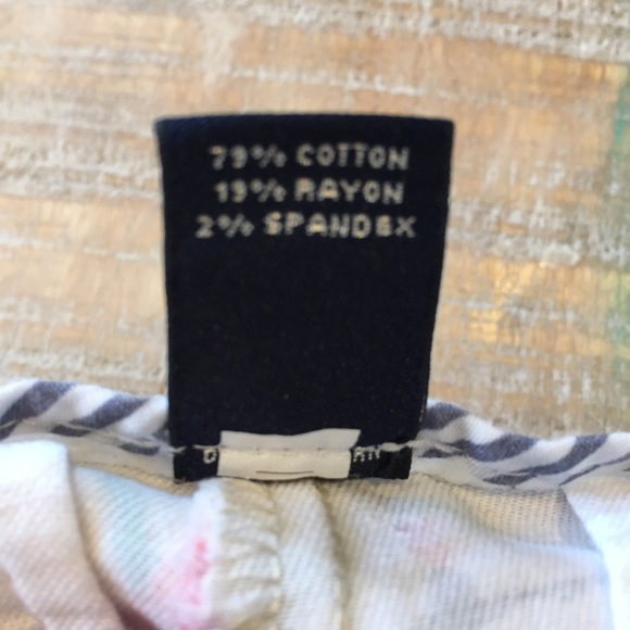 Lands’ End Floral Print Mid Rise Shorts 2 khaki pink purple red green - Picture 6 of 6